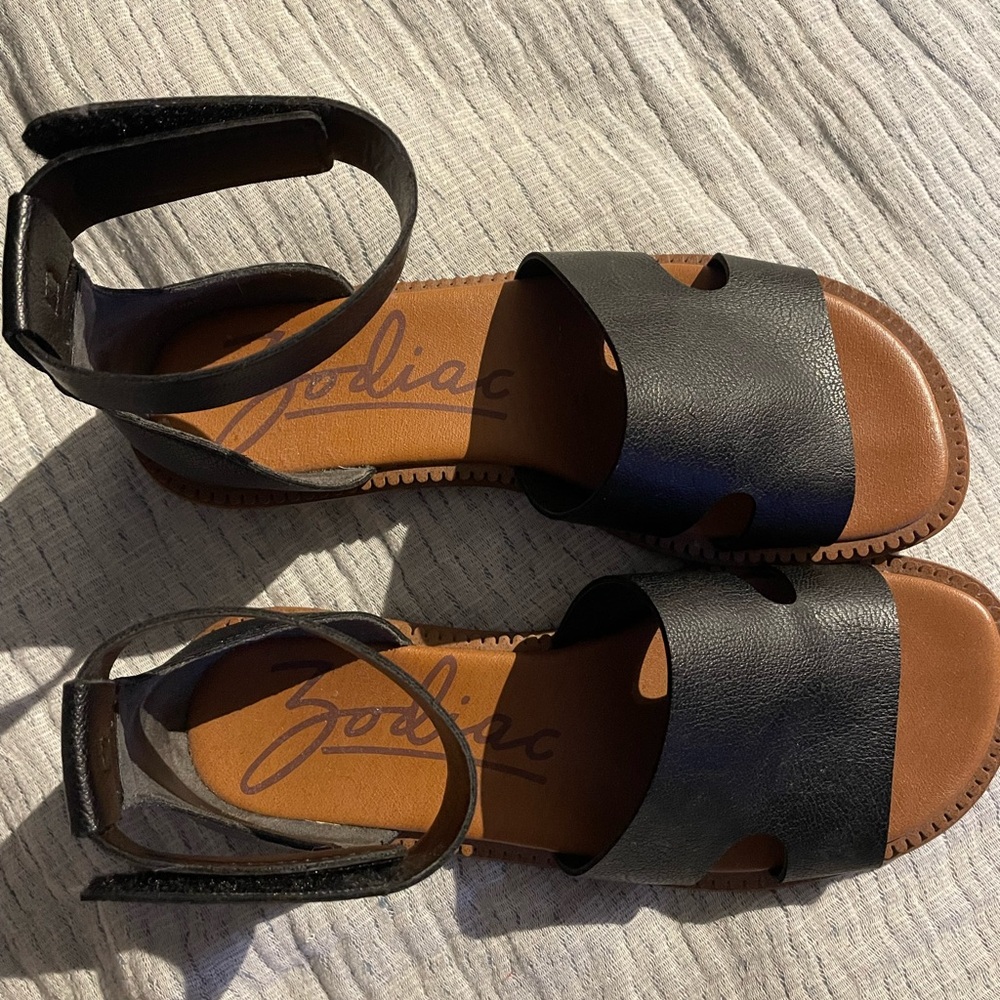 Zodiac, new in box, flat sandals